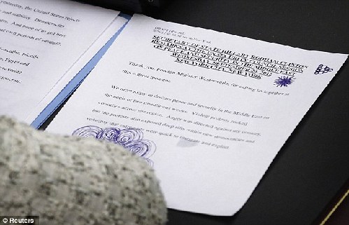 图：美国国务卿也难专心 联大会议上涂鸦消遣