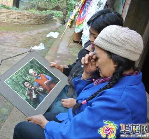 爱情天梯女主角今下葬 夫妇徒步9公里为其送别
