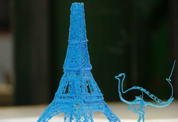 3D创意来袭:神奇涂鸦笔空中挥舞作画 立体动物T恤栩栩如生