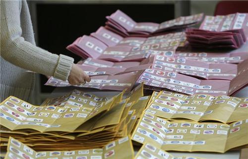 意大利中左翼政党联盟拿下众议院 参议院选情胶着