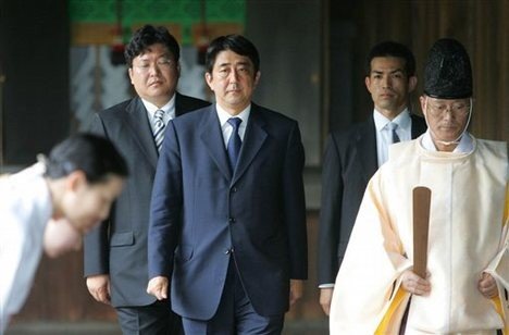 安倍暂定春季不参拜靖国神社 分析称或秋季参拜