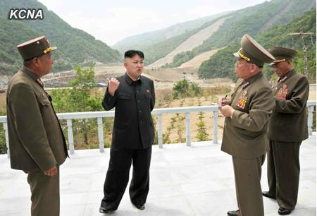 金正恩视察在建滑雪场 称要建世界一流场所