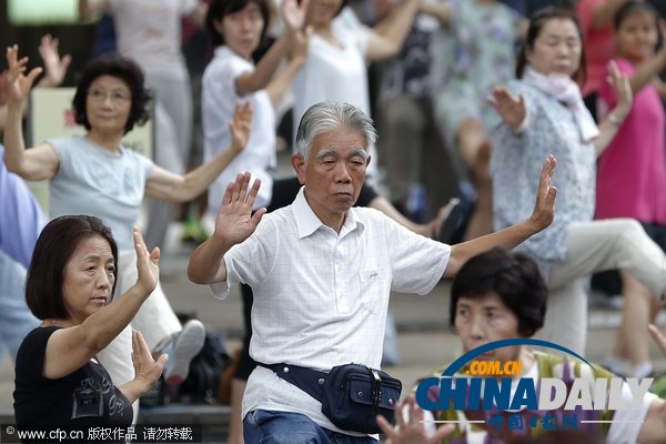 日本东京开展太极拳晨练活动 数百民众参与（组图）
