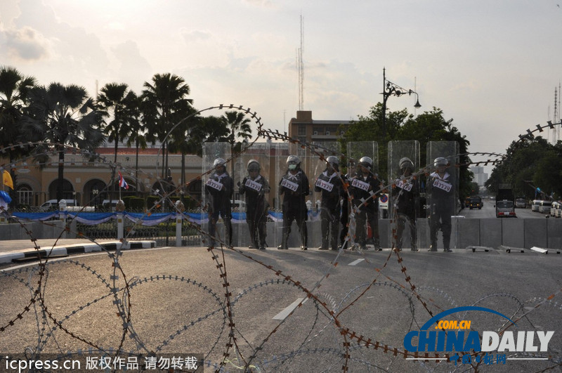他信反对者抗议泰国特赦法案 与警察激烈冲突（图）