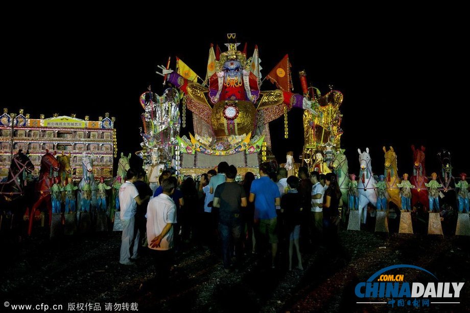 马来西亚华裔迎“鬼节” 民众“惊悚”狂欢（高清组图）