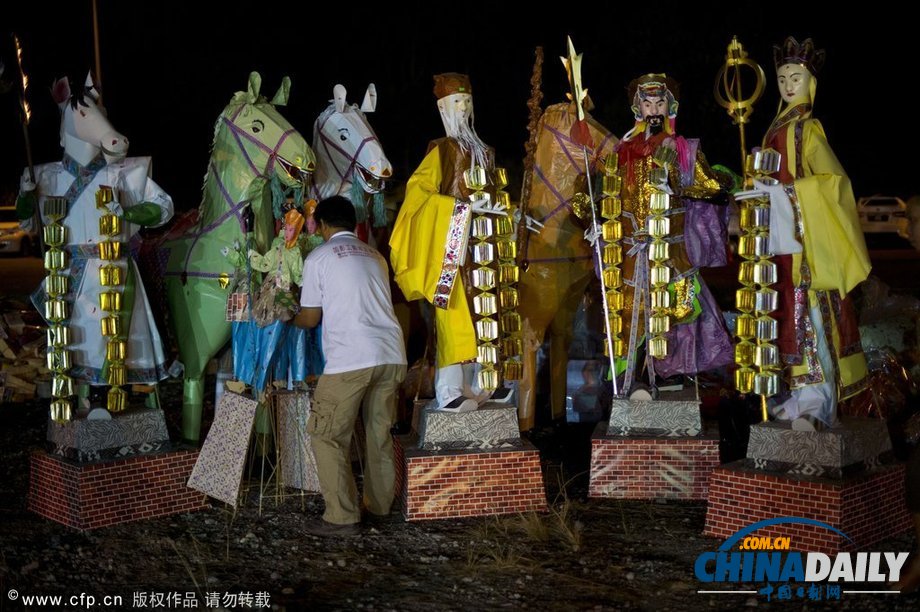 马来西亚华裔迎“鬼节” 民众“惊悚”狂欢（高清组图）