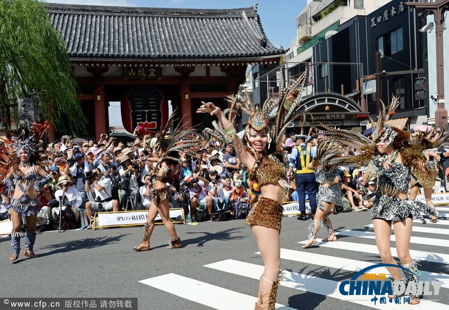 日本东京举办桑巴狂欢节大赛 50万市民到场观看（高清组图）