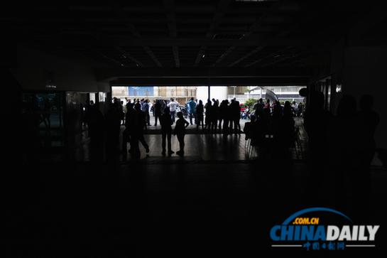委内瑞拉大面积停电 工人停工交通混乱