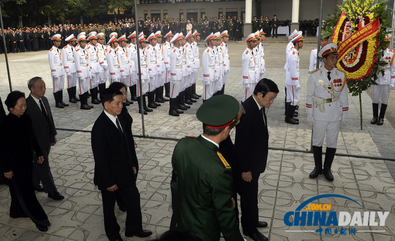武元甲大将葬礼举行 越南主席和总理出席仪式（图）