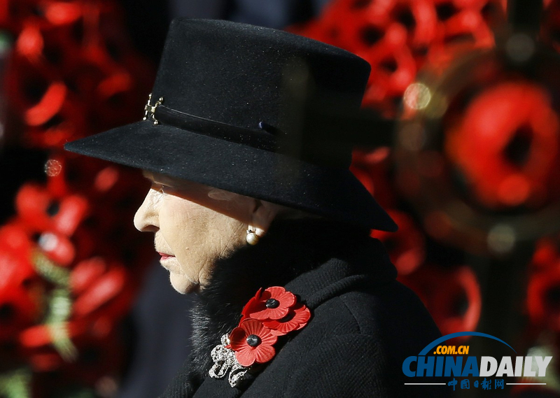 英女王与凯特王妃参加英国国殇纪念日活动<BR>