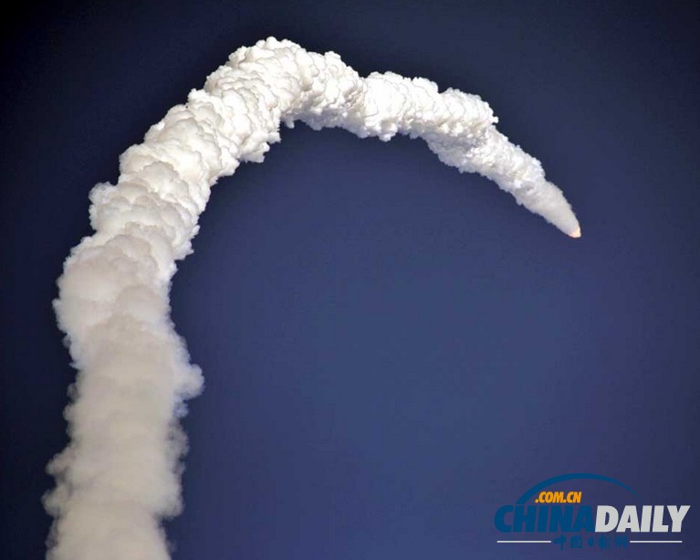 印度发射首枚国产低温发动机火箭 所载通信卫星入轨