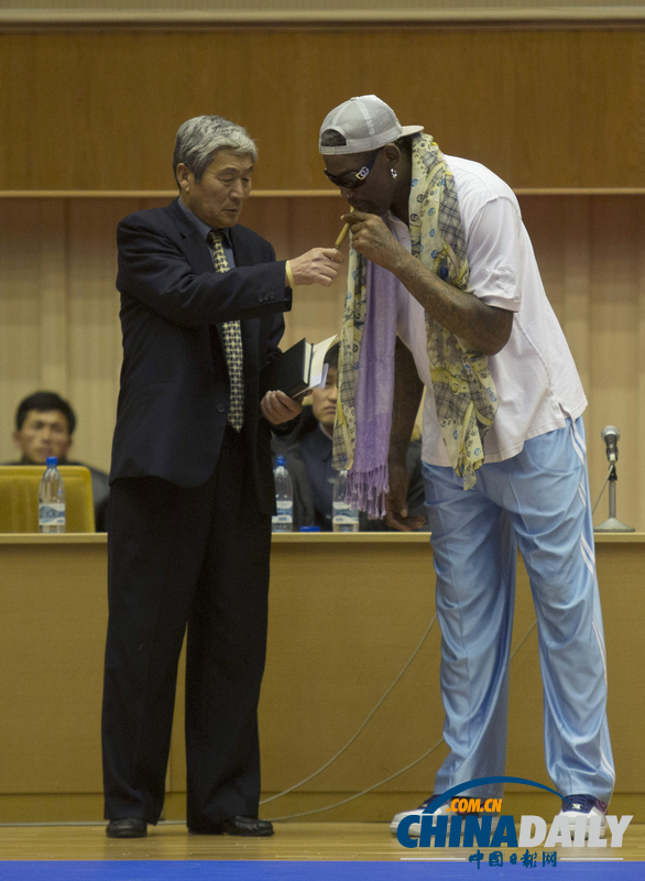 朝鲜用印有金正恩罗德曼头像伏特加招待前NBA球星