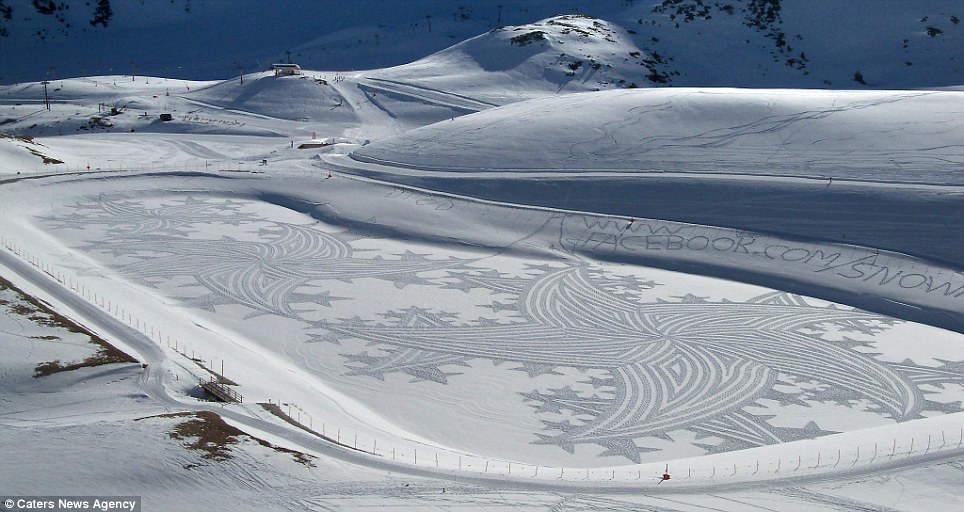 英国艺术家仅用指南针 在雪地上走出叹为观止作品
