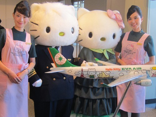 台湾超萌Hello Kitty飞机 空姐更萌