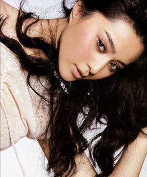 Fan Bingbing confronts cosmetic rumors at hospital