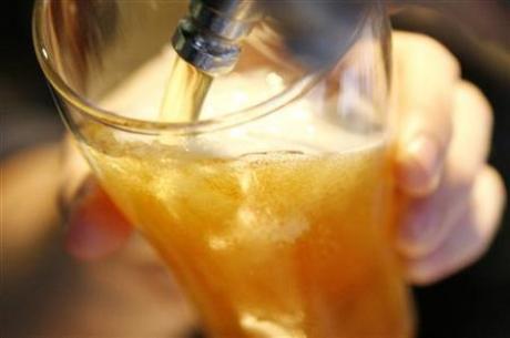Moderate drinking helps heart, but don't binge