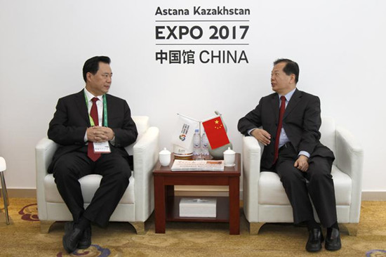 王锦珍副会长在中国馆会见河北省副省长王晓东<BR>