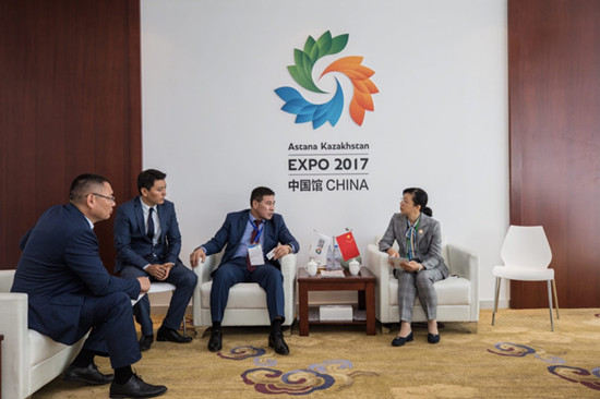 中国馆政府副代表、馆长舒寰会见国际哈萨克斯坦—中国投资贸易促进委员会董事长