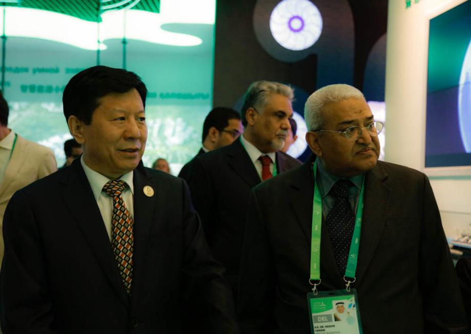 沙特能源委员会主席参观中国馆:“中国的技术不仅可以造福中国,还将造福世界”