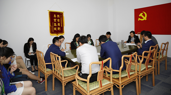 2017年阿斯塔纳世博会中国馆临时党委书记、馆长舒寰同志为中国馆全体党员讲专题党课