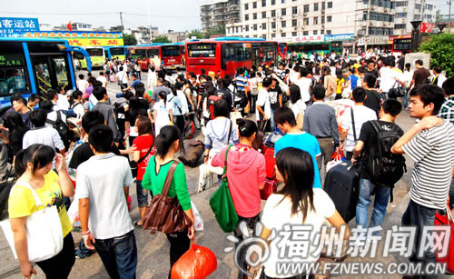 福州火车站迎来返程客流高峰 日发送旅客5.5万人