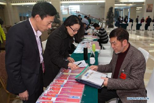 CPPCC members arrive in Beijing for annual session