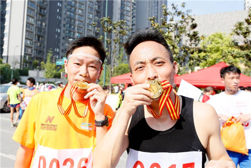 Half marathon loops around Songya Lake