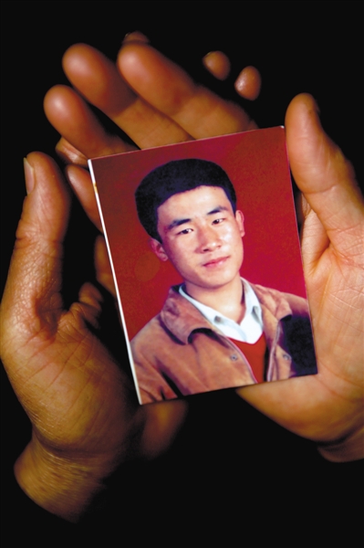 Reporter honored for helping clear the name of dead man