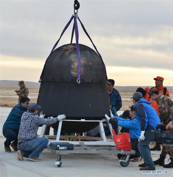 Re-entry capsule of SJ-10 lands in North China