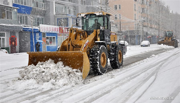 Snowfall hits Hulun Buir City, North China's Inner Mongolia