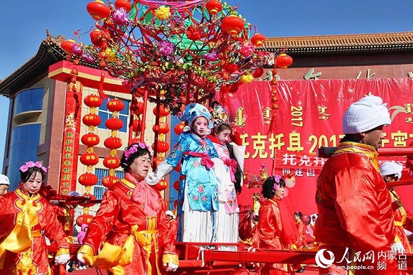 Togtoh county celebrates Lantern Festival