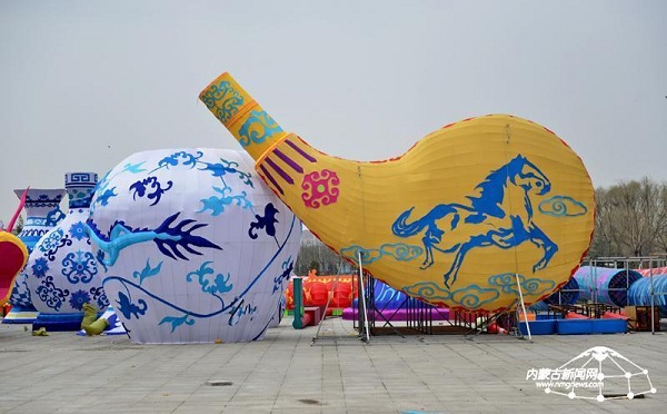 Festival lanterns brighten Hohhot