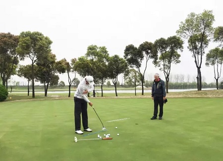 Chinese golfer warms up for Olympics in Zhangjiagang