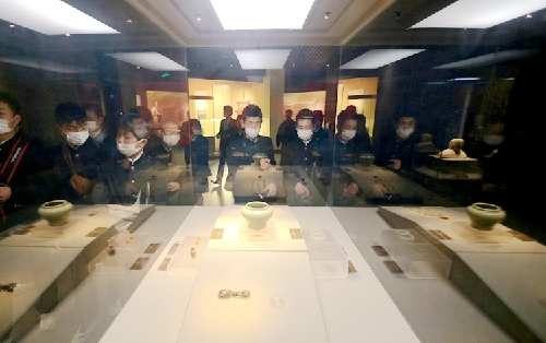 Japanese students visit Jiading schools for cultural exchanges