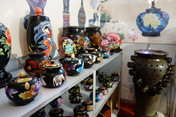Handicraft works are highly welcomed at Yunnan Cultural Industry Expo