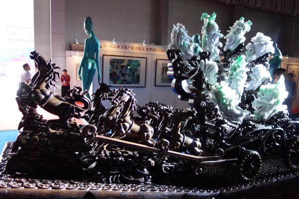 Handicraft works are highly welcomed at Yunnan Cultural Industry Expo