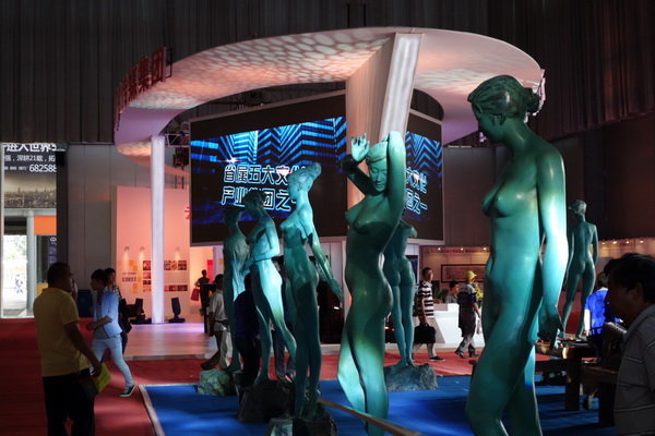 Handicraft works are highly welcomed at Yunnan Cultural Industry Expo
