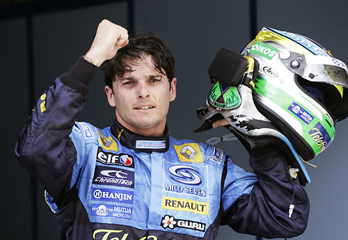 Renault Formula One driver Giancarlo Fisichella of Italy reacts after the qualifying session at Sepang International Circuit March 18, 2006. [Reuters]