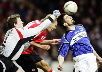 Eintracht Frankfurt's midfielder Alex Meier (C) fights for ball with Arminia Bielefeld's goalkeeper Matthias Hain (L) and defender Petr Gabriel (R) of the Czech Republic during their German Soccer Cup semi-final match in Frankfurt April 11, 2006. 