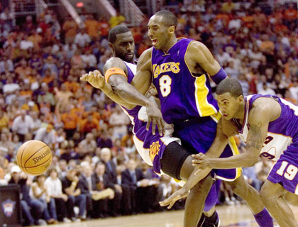 Phoenix Suns guard Raja Bell (19) tips the ball away as teammate forward Tim Thomas fouls Los Angeles Lakers guard Kobe Bryant (8) in fourth quarter action in game seven of their NBA Western Conference playoff series in Phoenix, Arizona May 6, 2006. The Suns won 121-90. They will play the Los Angeles Clippers in round two of the NBA Western Conference playoffs starting May 8 in Phoenix. 