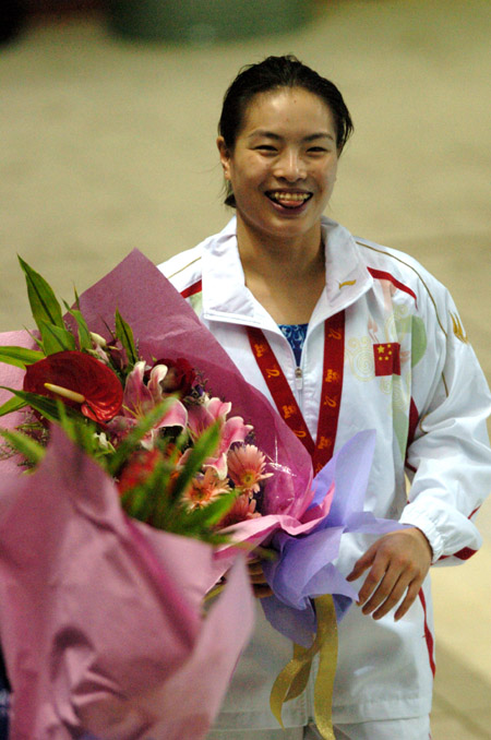 China's Wu Minxia smiles after being crowned at the women's 3-meter springboard event during the FINA World Cup competition in Changshu, a city in east China's Jiangsu Province, July 22, 2006. Wu grabs China's 100th World Cup gold with 373.40 points.[Xinhua] 