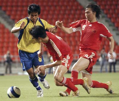 Soccer - Thailand edge China 1:0 in friendly