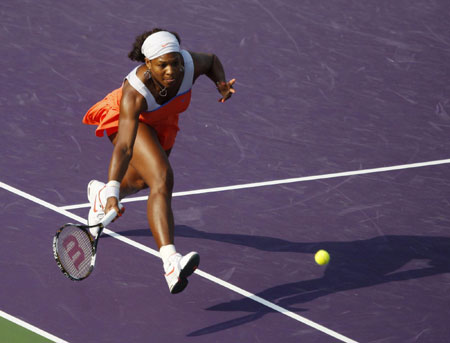 Serena struggles through, Dementieva out