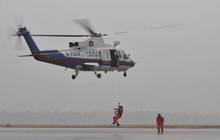 Pilots perform at newly-built Zhoushan Rescue Base
