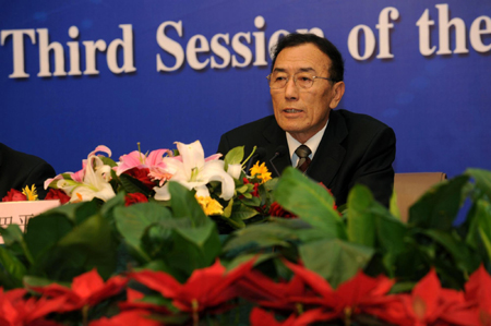 Tibet, Xinjiang officials explain policy
