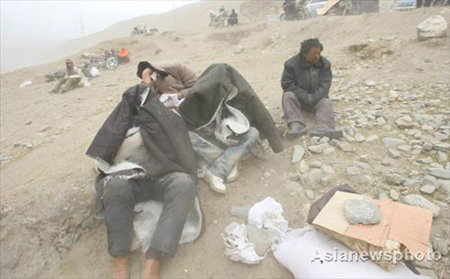 Sandstorm hits quake-stricken Yushu
