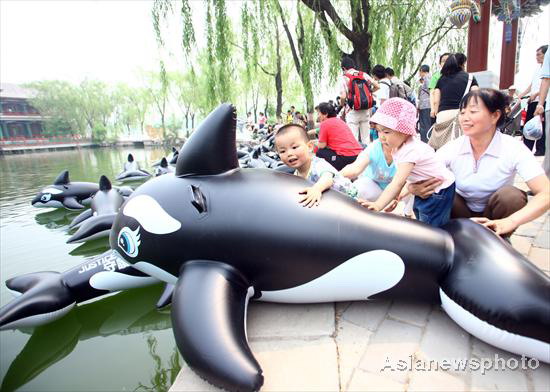 Kids release 'whales' in Beijing