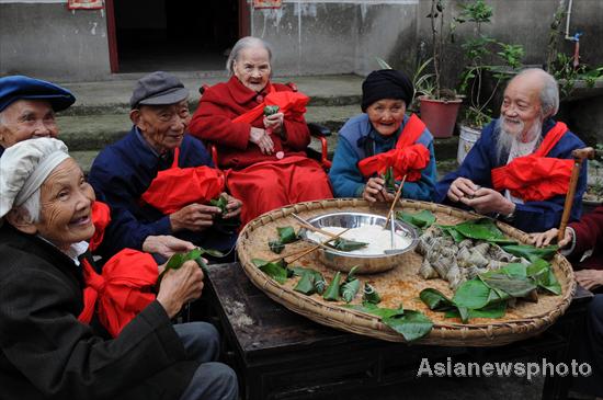 Mature villagers share some zongzi time