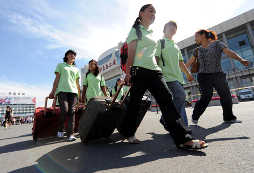 Xinjiang women leave town for jobs, experience