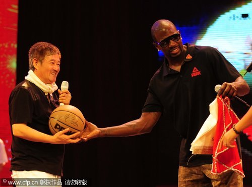 NBA star's folk lesson from Zhao Benshan